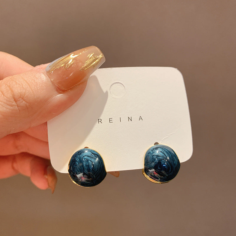 Orecchini geometrici a rombo di lusso con finitura smaltata e dettagli in perle da donna