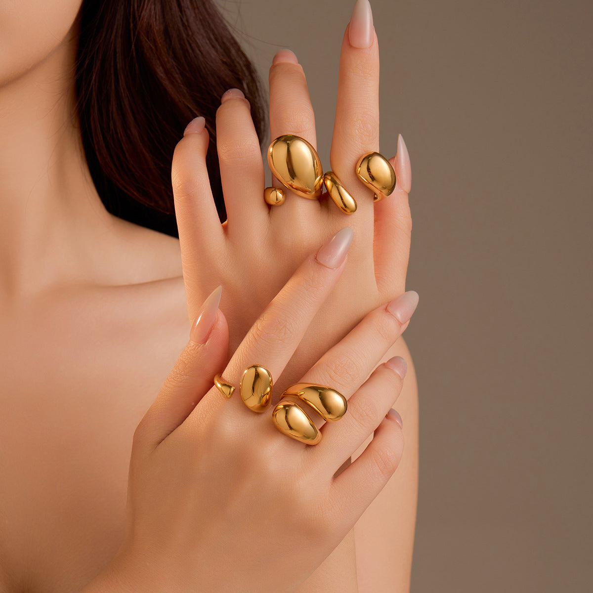 Anillo de acero inoxidable geométrico irregular minimalista con acabado chapado para mujer