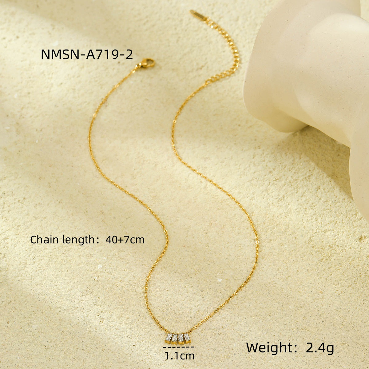 Collana con Ciondolo Geometrico Minimalista in Acciaio Inossidabile con Intarsio in Zirconi per Donna, Catena Clavicola Lusso Placcata