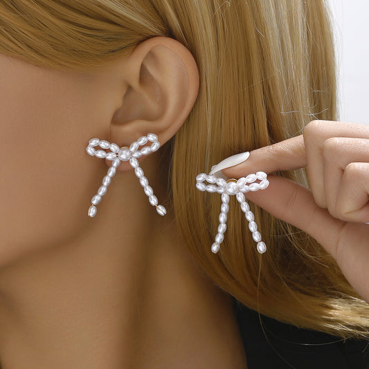 Orecchini a perno eleganti a fiocco con perle in acciaio inossidabile con design geometrico e a U da donna