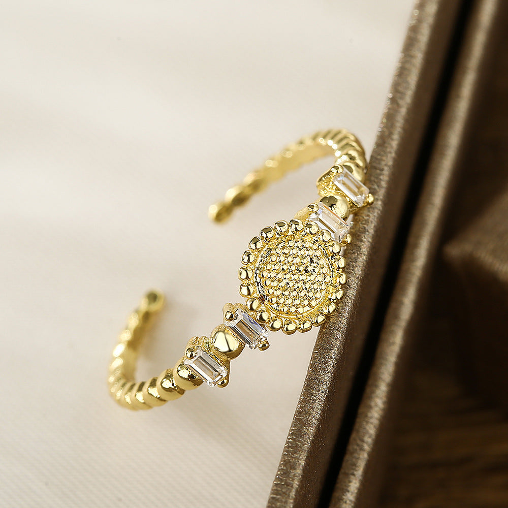 Minimalist Geometric Floral Ring for Women Made of Brass with 18K Gold Plating and Zircon Inlay