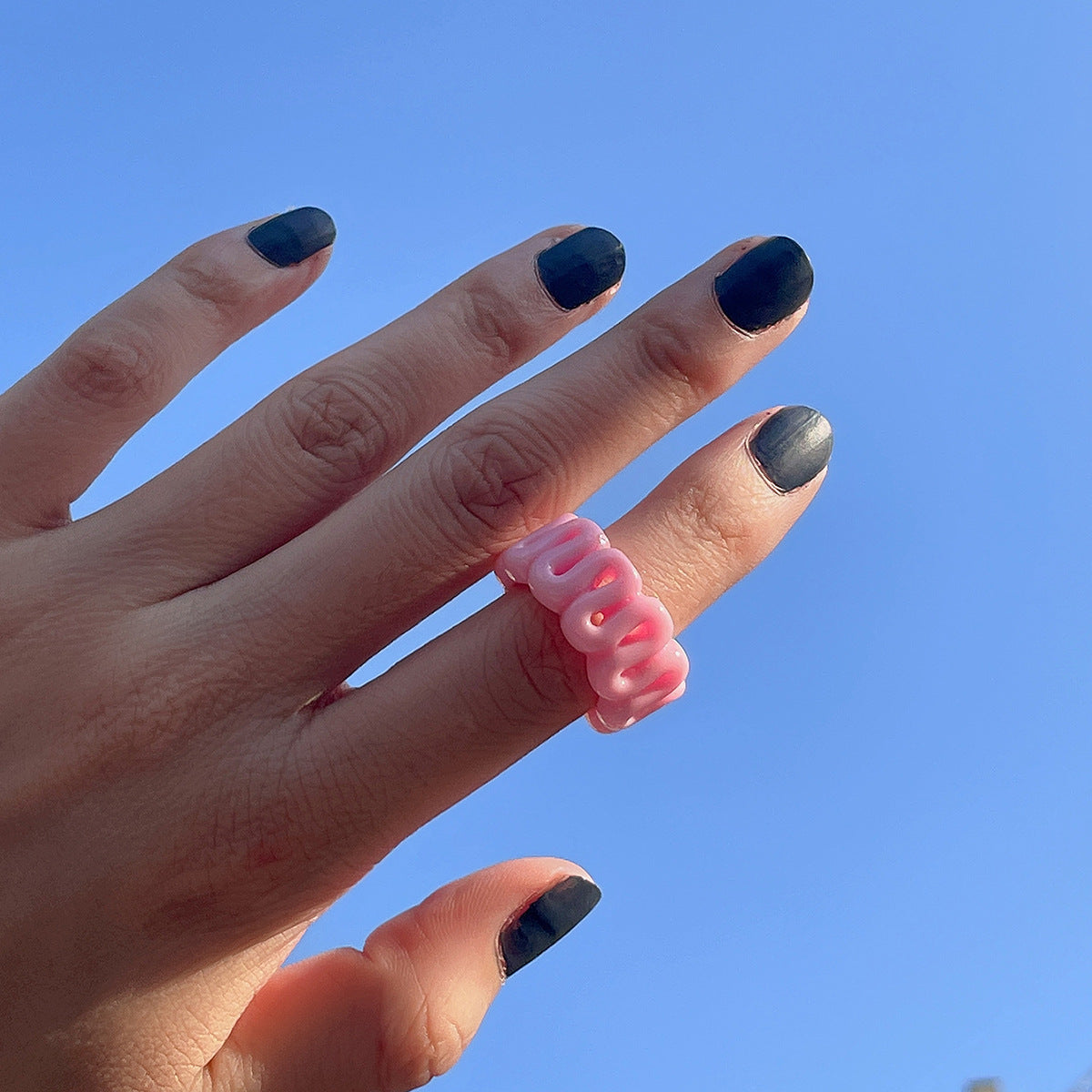 Creative Rustic-Chic Geometric Resin Ring for Women with Textured Line Detailing and Handcrafted Finish