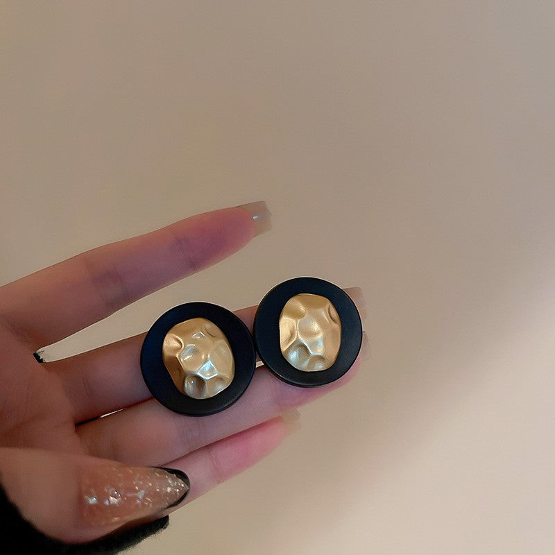 Luxury Style Heart-Shaped Enamel Gold-Plated Silver Needle Earrings for Women with Minimalist Black Accent