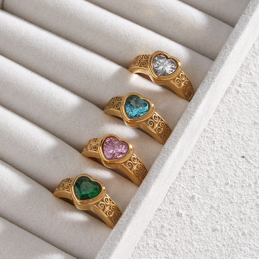 Anello da Donna Minimalista a Cuore d'Ispirazione Vintage in Acciaio Inossidabile con Finitura Placcata