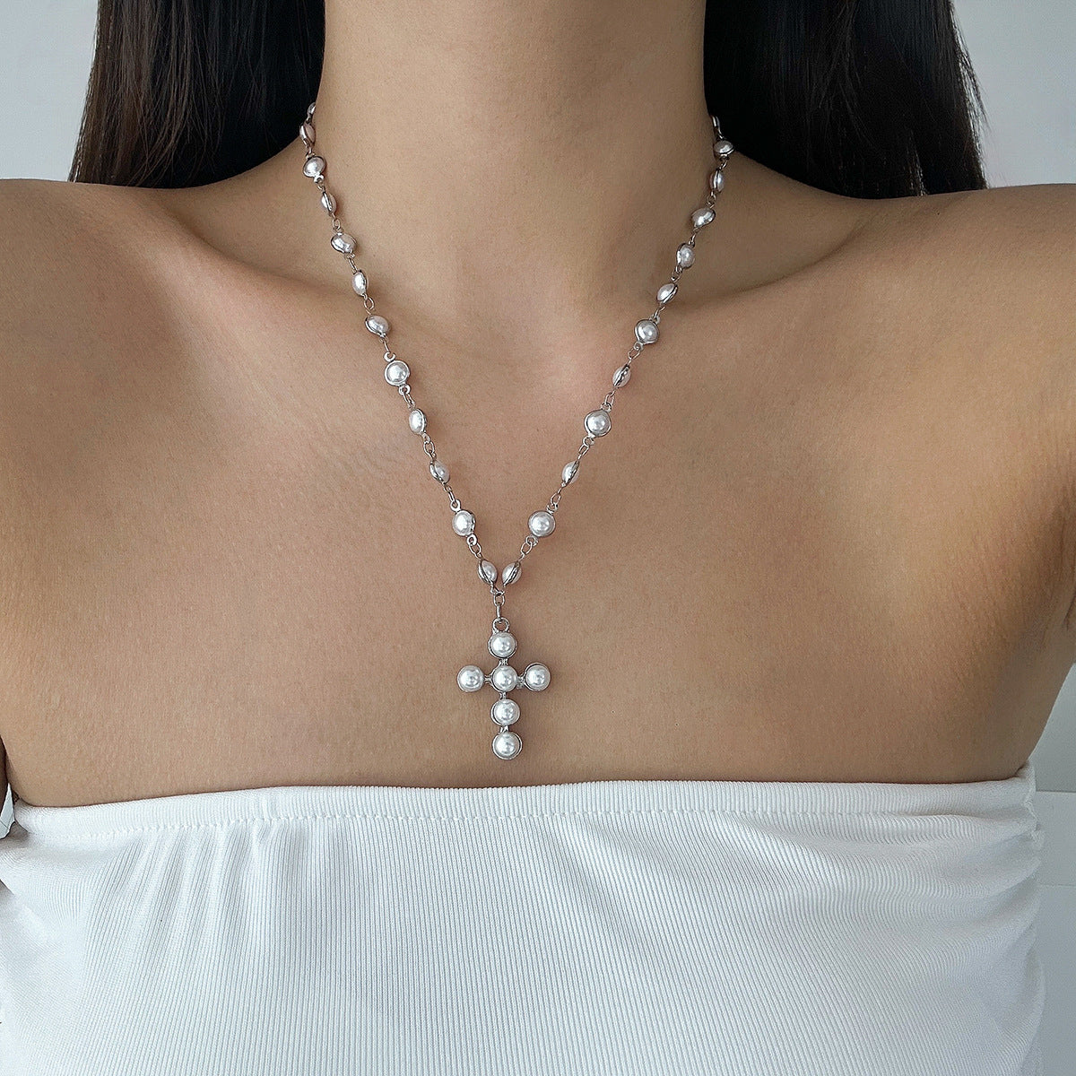 Collana con ciondolo a croce geometrica minimalista da donna in lega con finitura galvanizzata