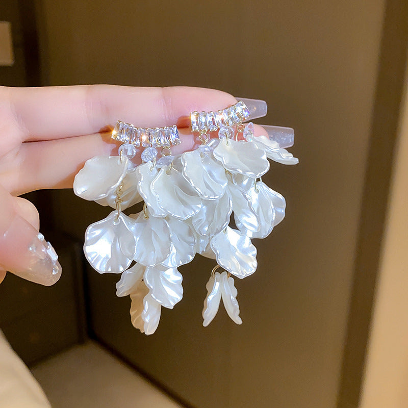 Orecchini a perno con perle dolci, eleganti e floreali per donna con perni in argento sterling 925