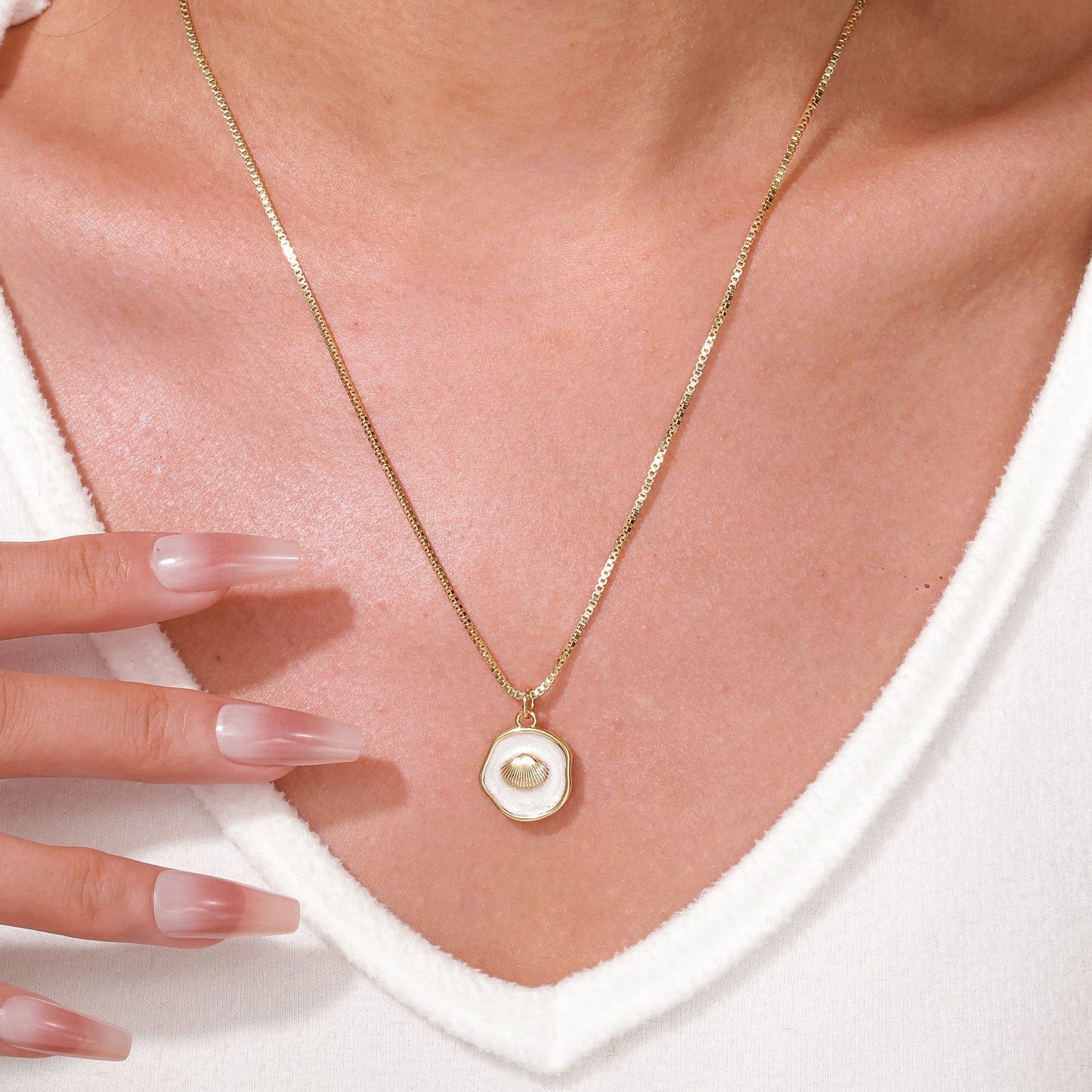 Collana Pendente Minimalista con Stella Marina Delfino Concha Cuore da Donna in Rame con Finitura Smaltata su Catena ad O