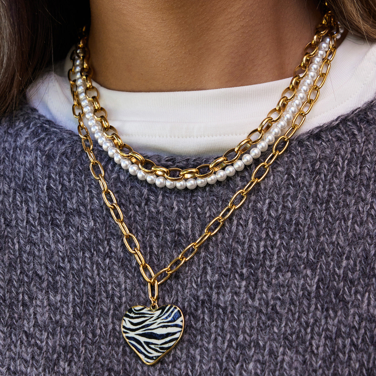 Collana girocollo minimalista in acciaio al titanio a forma di cuore con finitura placcata per donna in acciaio inossidabile