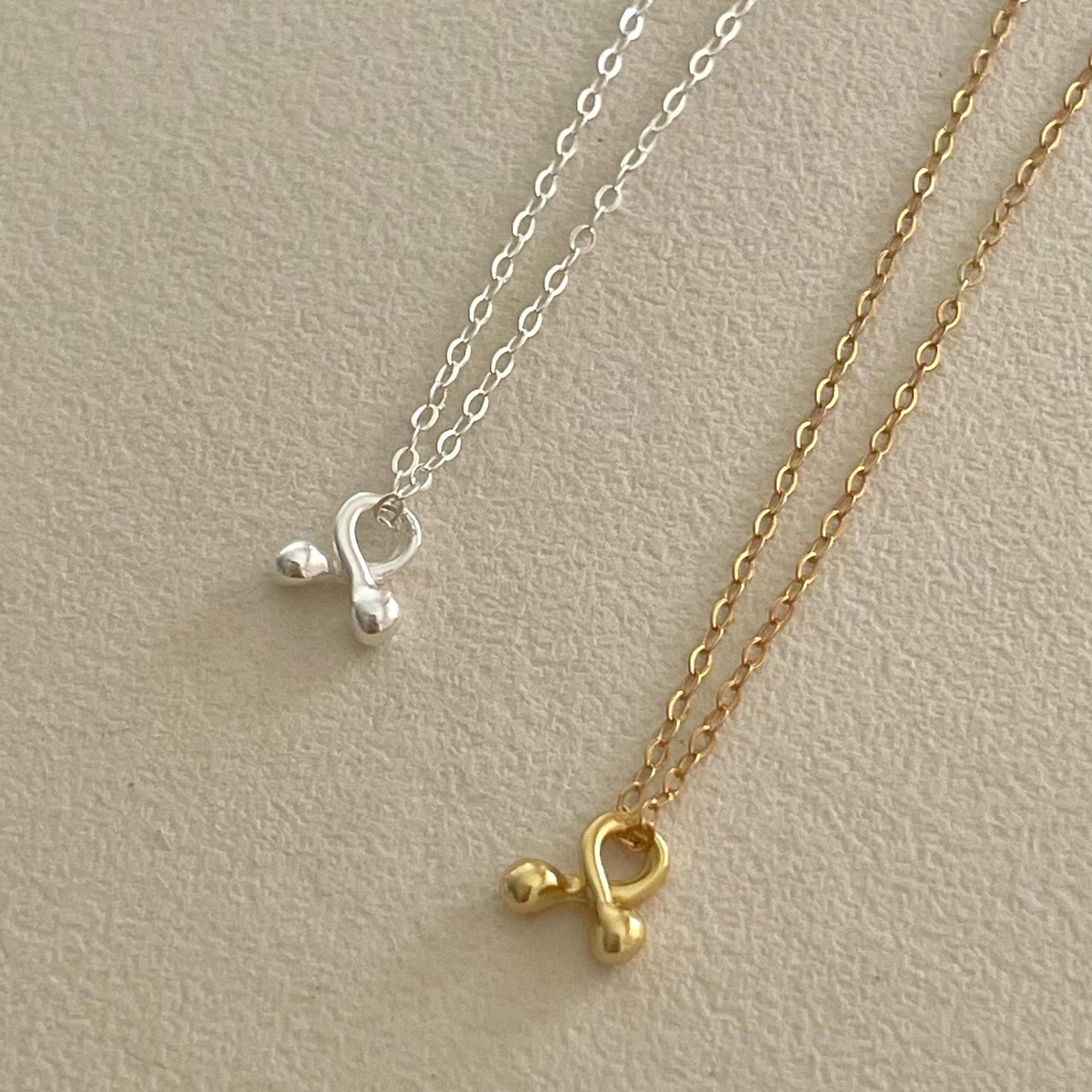 Collar de Plata de Ley 925 con Acabado Chapado, de Estilo Minimalista Geométrico y Forma de Caramelo