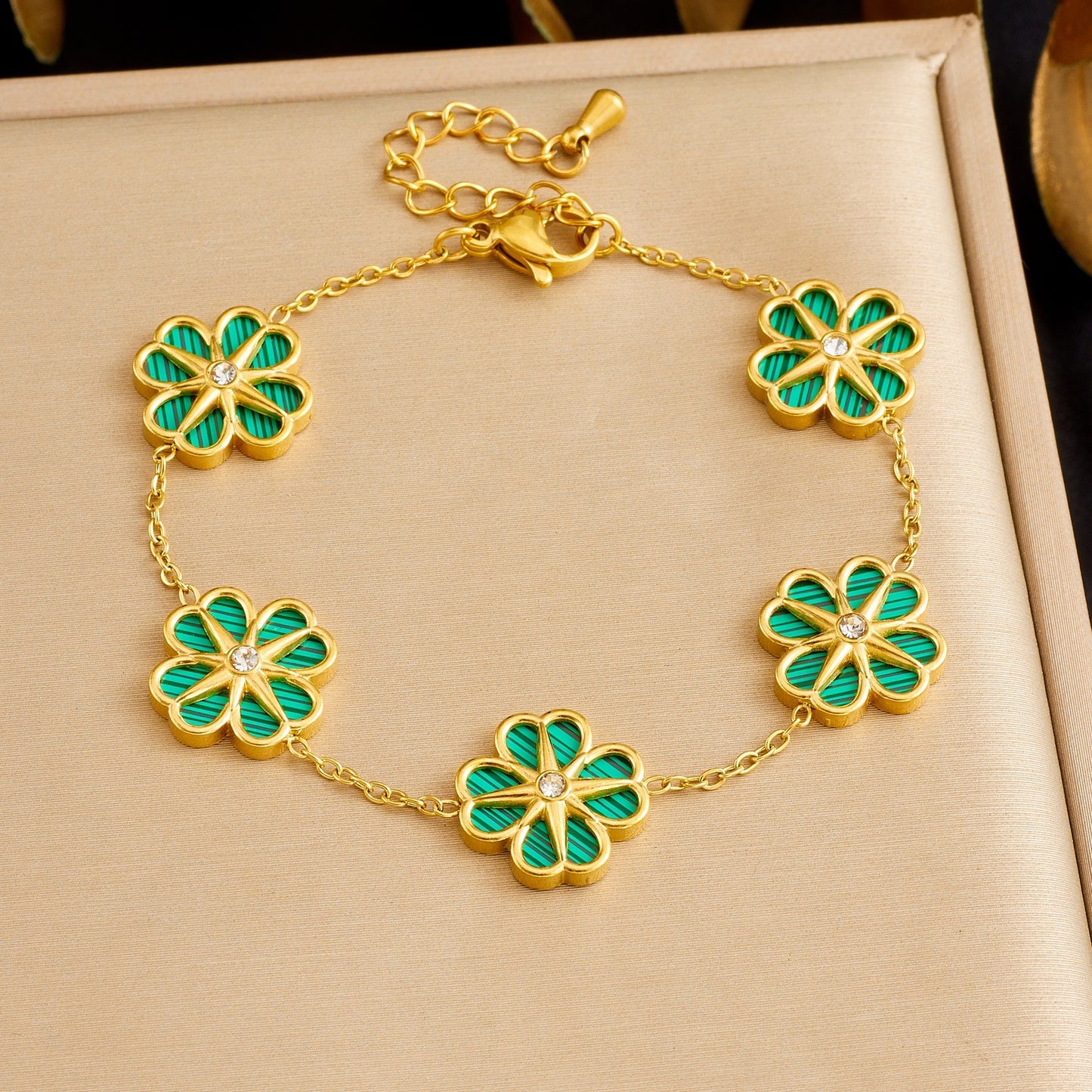 Elegant Gold Plated Stainless Steel Daisy Flower and Eight-Pointed Star Rhinestone Pendant Bracelet for Women