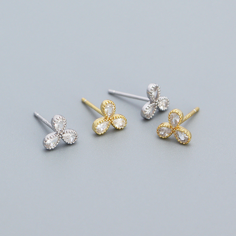 Orecchini a perno con intarsio floreale in argento sterling 925 e zirconi cubici