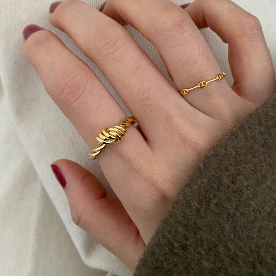 Anillo de Nudo de Plata de Ley 925 Minimalista de Inspiración Vintage con Forma de Ola para Mujer con Detalles Cúbicos Geométricos Biselados