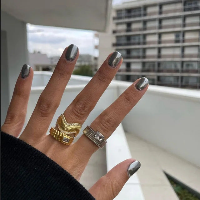 Pendientes Vintage Geométricos de Acero Inoxidable con Acabado en Oro de 18K Galvanizado al Vacío y Motivos Celestiales
