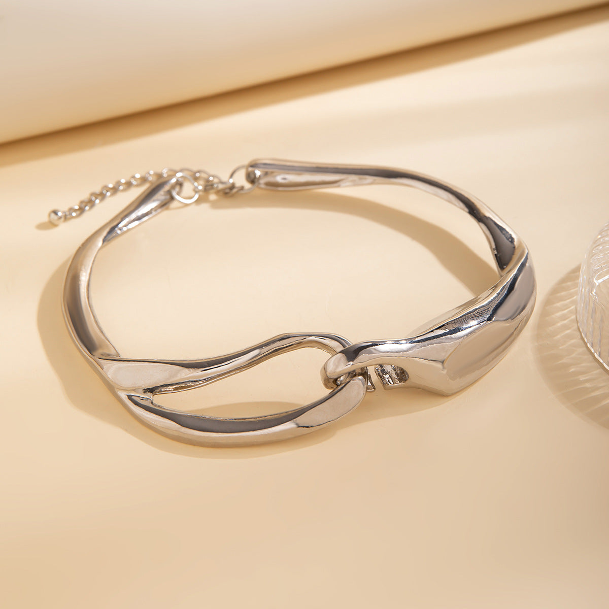 Collana girocollo in lega geometrica minimalista punk con design asimmetrico da donna