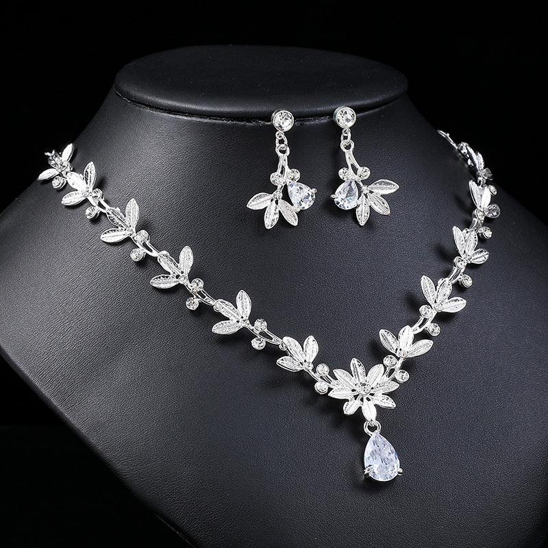 Conjunto de collar y pendientes de aleación con colgante de estilo floral fresco y dulce con motivos de margaritas y hojas para mujer, collar con relicario y pendientes galvanizados