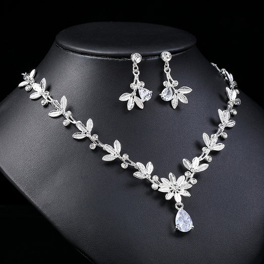 Conjunto de collar y pendientes de aleación con colgante de estilo floral fresco y dulce con motivos de margaritas y hojas para mujer, collar con relicario y pendientes galvanizados