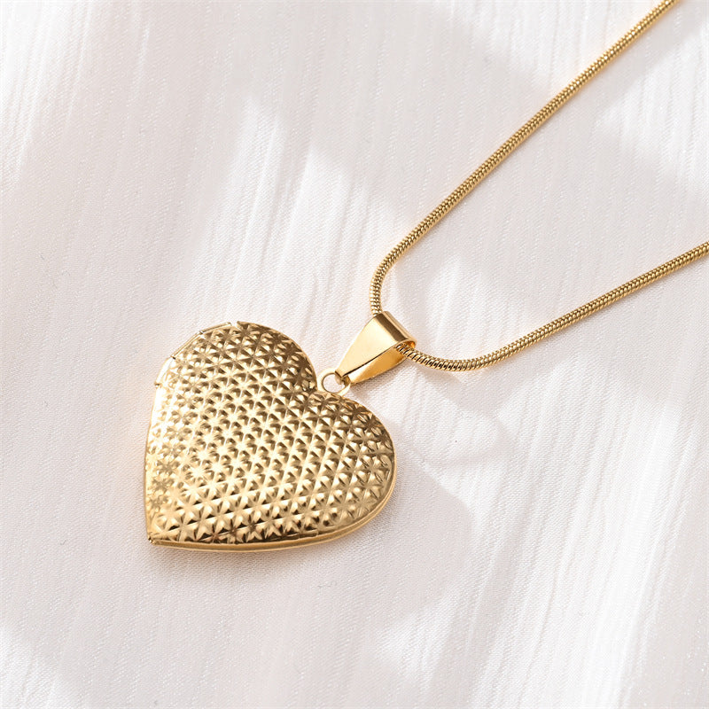 Collana Minimalista a Cuore in Acciaio Inossidabile per Coppie con Ciondolo in Acciaio al Titanio Premium e Design Minimalista Elegante