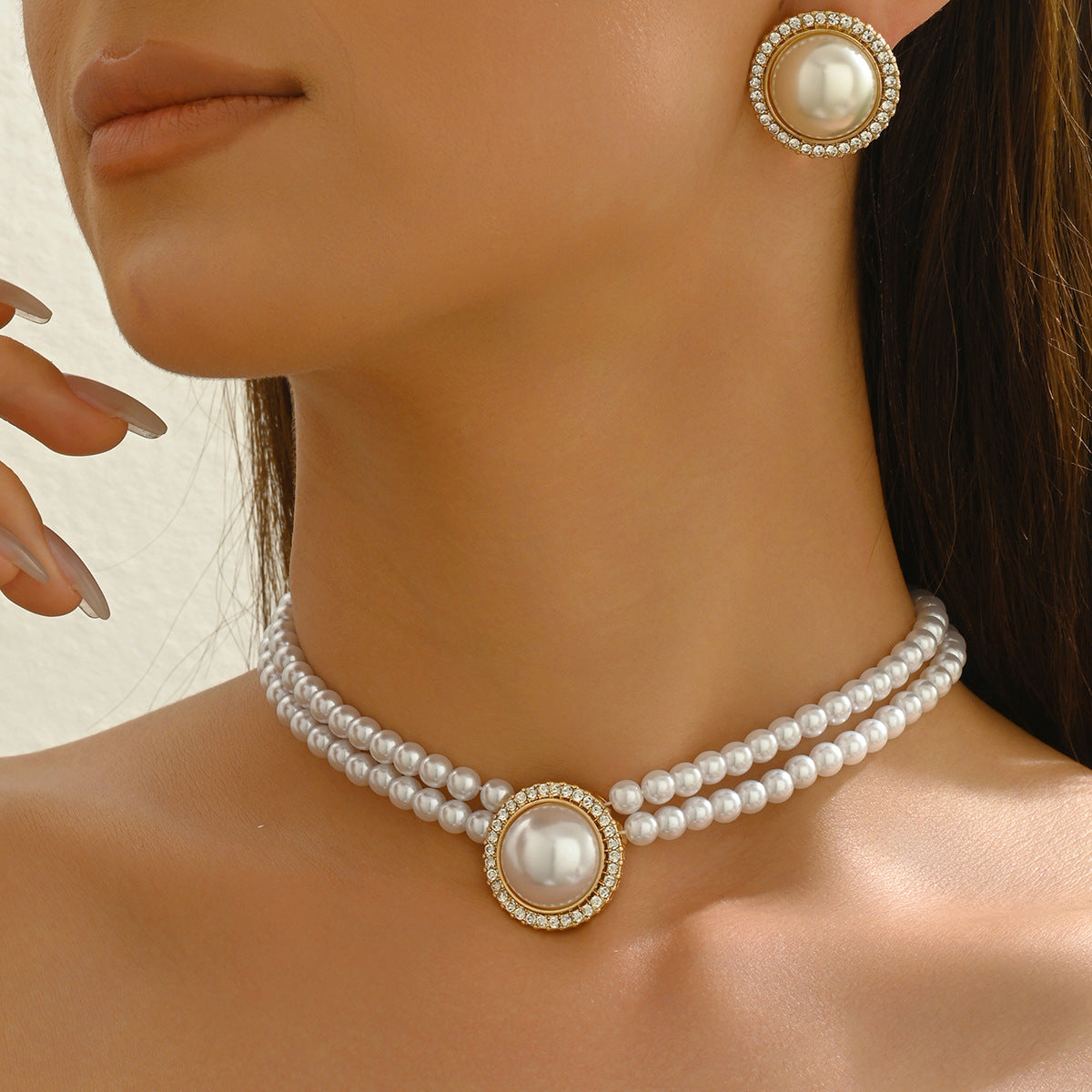 Set di collana e orecchini geometrici con perle da donna, con ciondolo in madreperla, intarsio di strass e catena di perle
