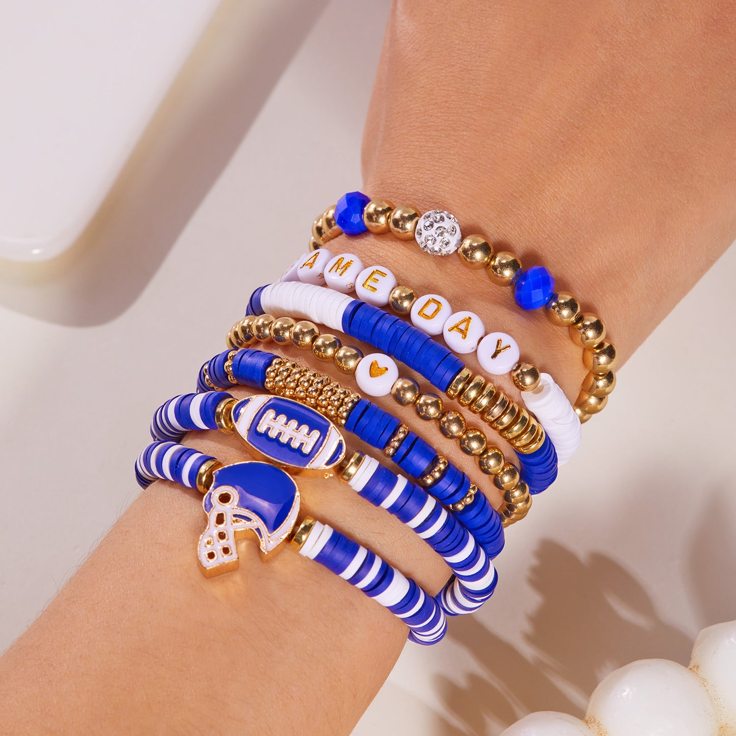 Pulsera unisex de goma con cuentas acrílicas y dijes de números con temática de fútbol para el día del partido o como regalo para mamá deportista
