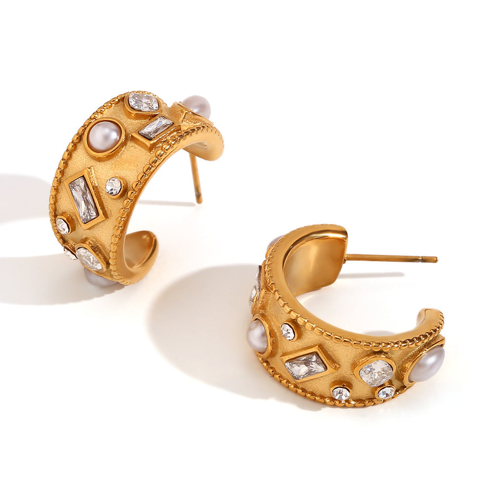 Orecchini a cerchio a forma di C in acciaio inossidabile geometrico alla moda con placcatura in oro 18 carati e inserti in perle e strass