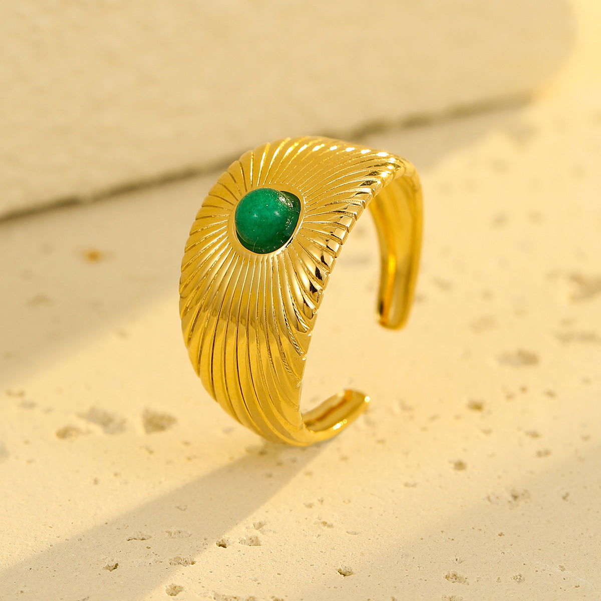 Anillo minimalista de banda ancha geométrica de acero inoxidable con piedra natural chapado en oro de 18 quilates para mujer