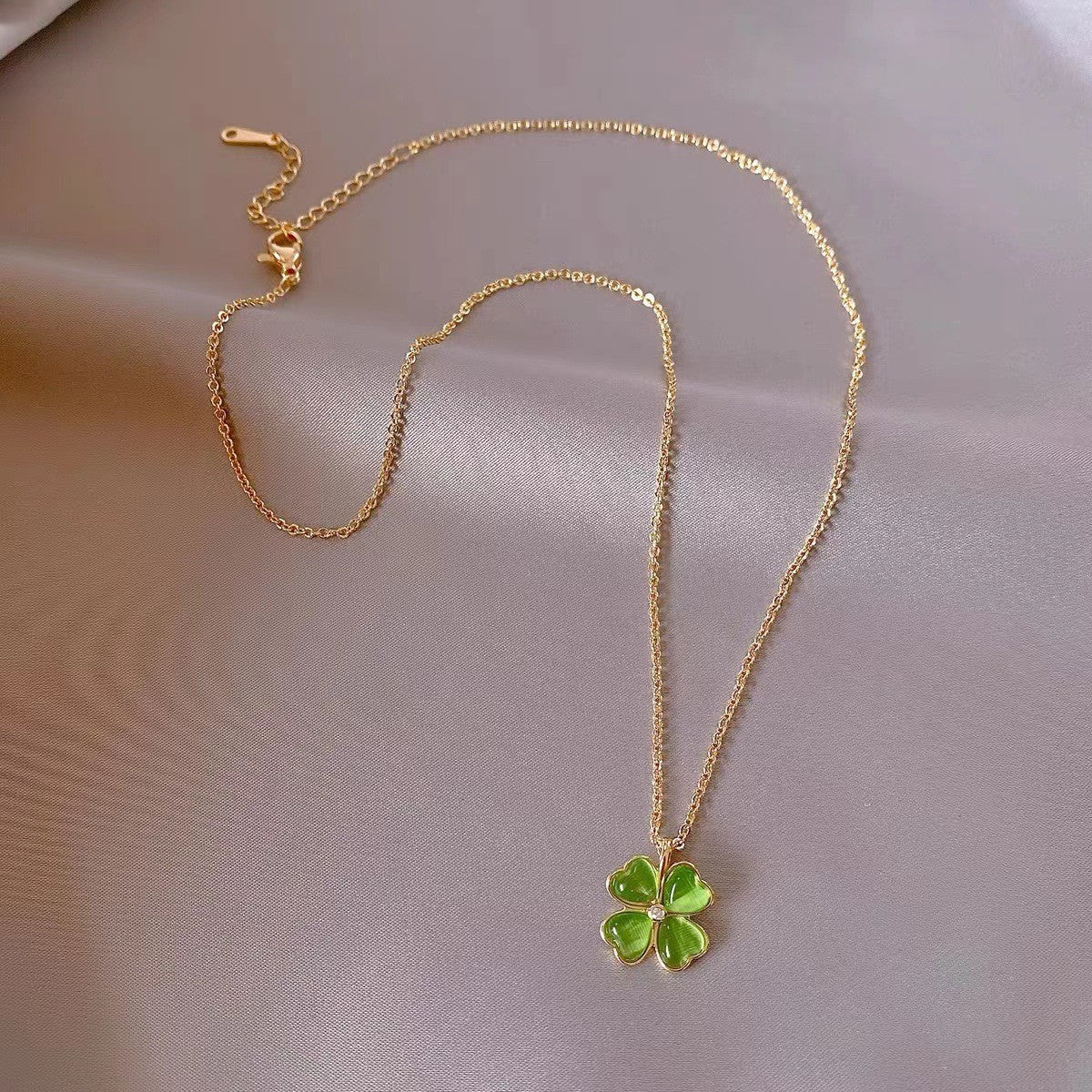 Original Design 18K Gold Plated Titanium Steel Four Leaf Clover Necklace with Emerald Inlay O-Chain Unisex