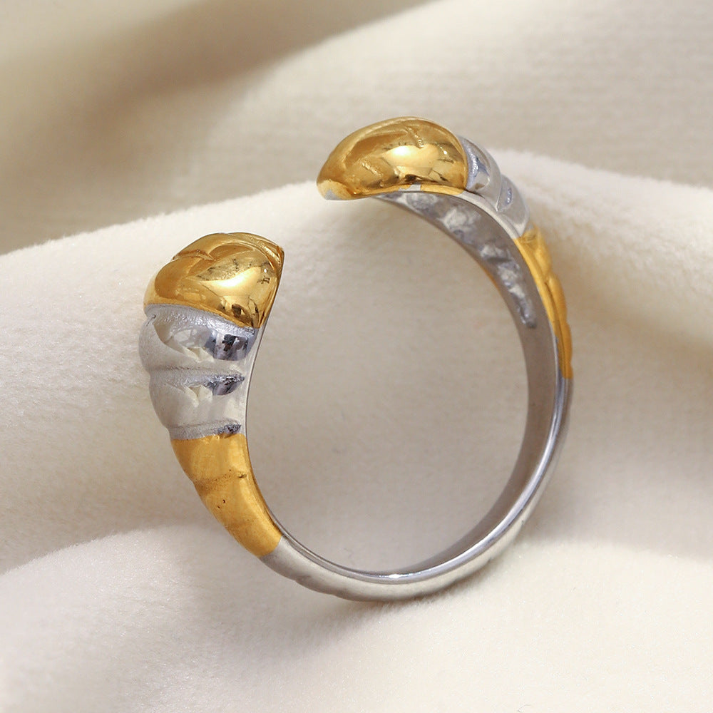 Anello da donna minimalista geometrico in acciaio inossidabile con placcatura in oro 18 carati e design a testa di serpente