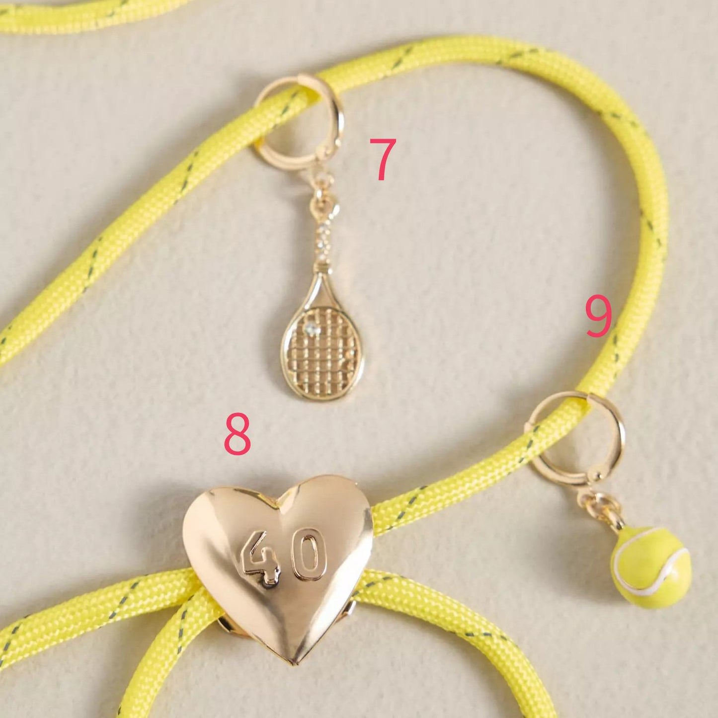 Collana con ciondolo a cuore geometrico in acciaio inossidabile placcato color oro rosa e intarsio di perle, stile minimalista
