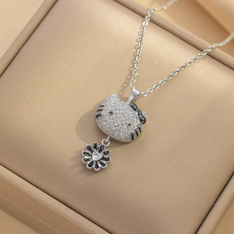 Collana con ciondolo di lusso a forma di gatto floreale da donna in acciaio al titanio con intarsi di strass su catena a O