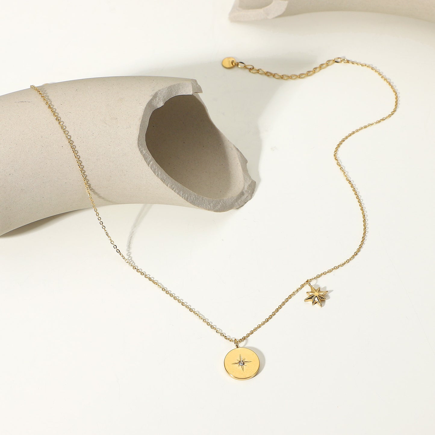 Collar con colgante de estrella de ocho puntas de acero inoxidable chapado en oro de 18 quilates de moda con circonitas para mujer