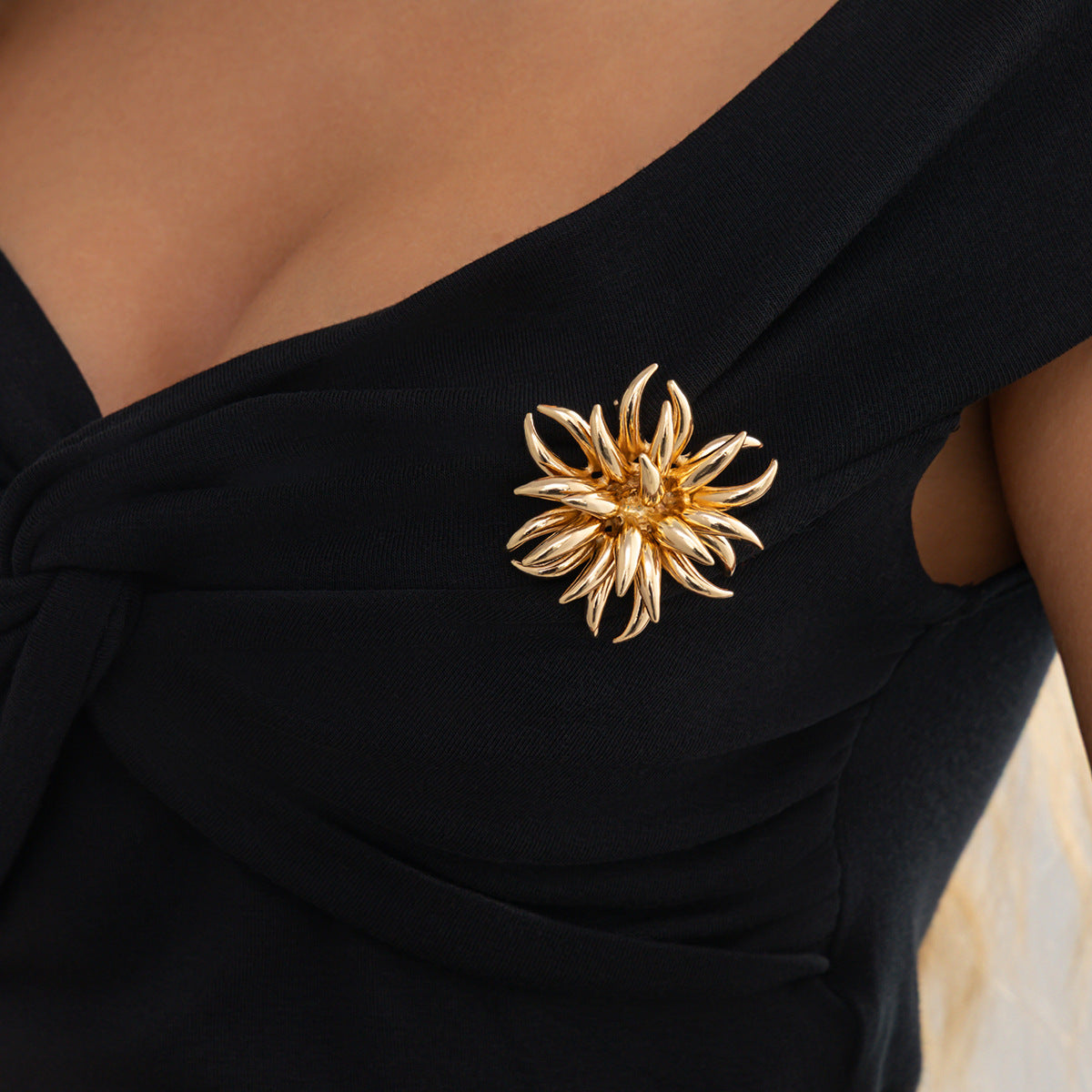 Creative Geometric Flame Zinc Alloy Plated Brooch for Women