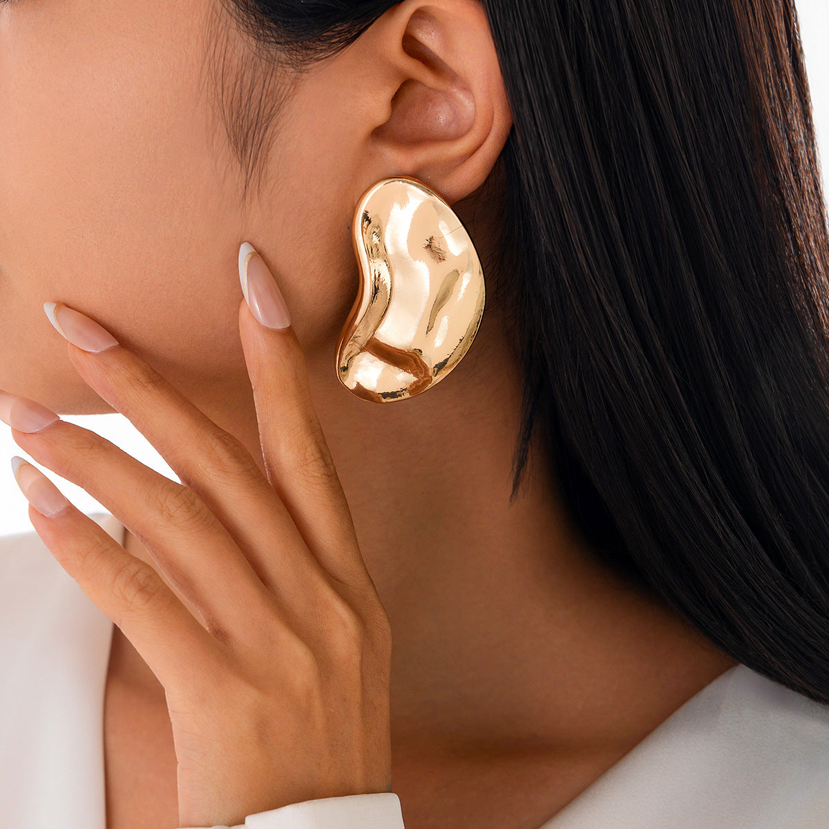 Collar con colgante geométrico de aleación chapada con forma de guisante irregular exagerada para mujer