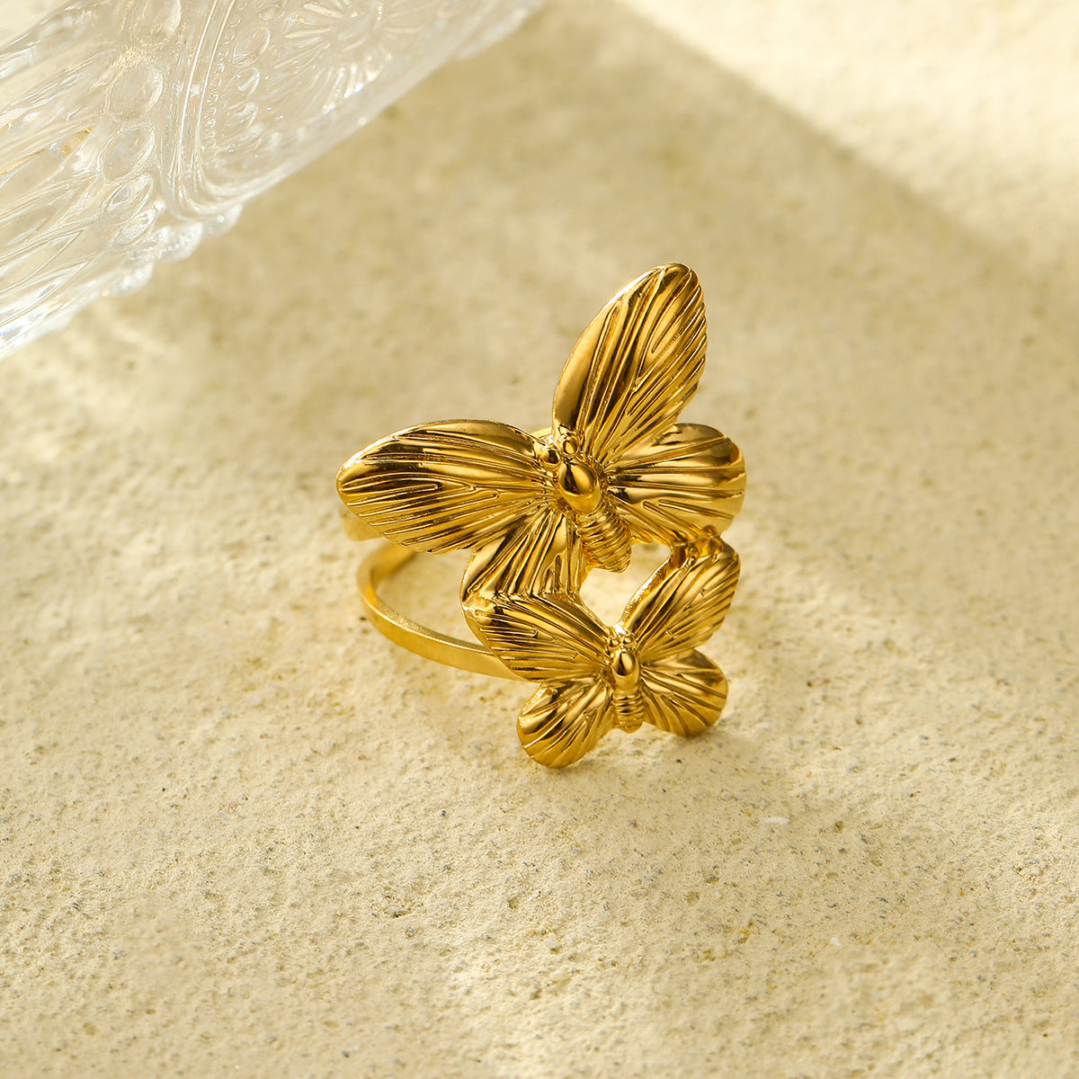 Anillo de Acero Inoxidable en Forma de Mariposa de Lujo Ligero para Mujeres, Accesorio de Moda con Baño Resistente a la Decoloración