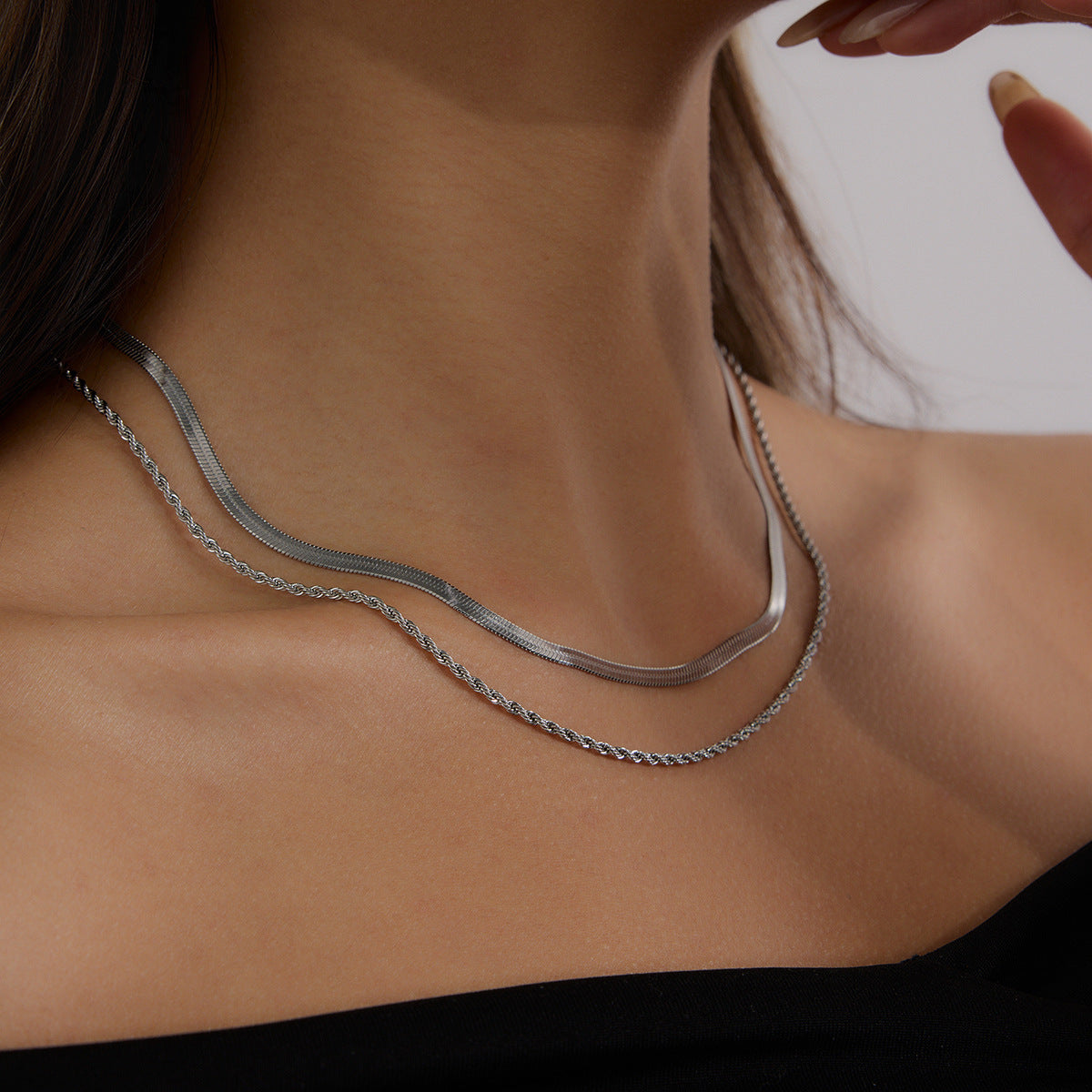 Minimalist Elegant Geometric Stainless Steel Plated Necklace with Titanium Steel Pendant for Women