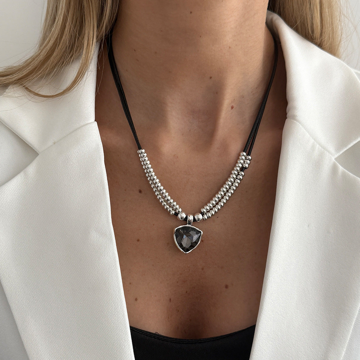 Minimalist Luxury Geometric Heart Rhinestone Acrylic Pendant Alloy Plated Necklace with Leather Cord