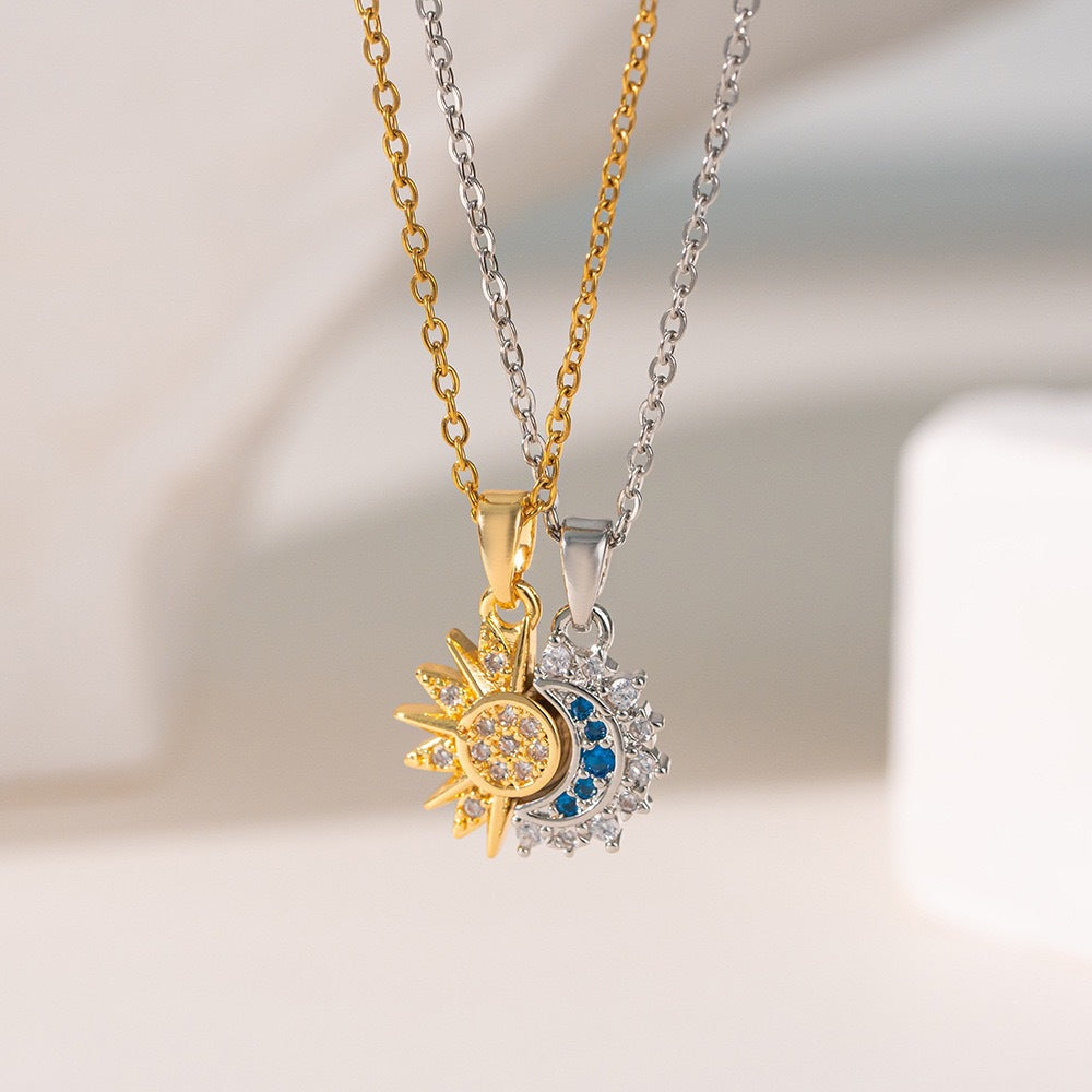 Set di collane con ciondolo minimalista Sole e Luna con intarsio di strass in acciaio al titanio su catena a O da donna