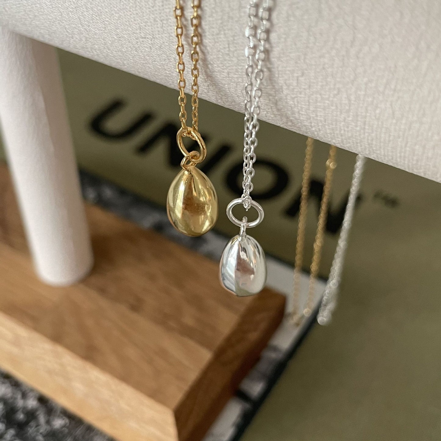 Minimalist Teardrop Pendant Necklace in 925 Sterling Silver with Geometric Accents