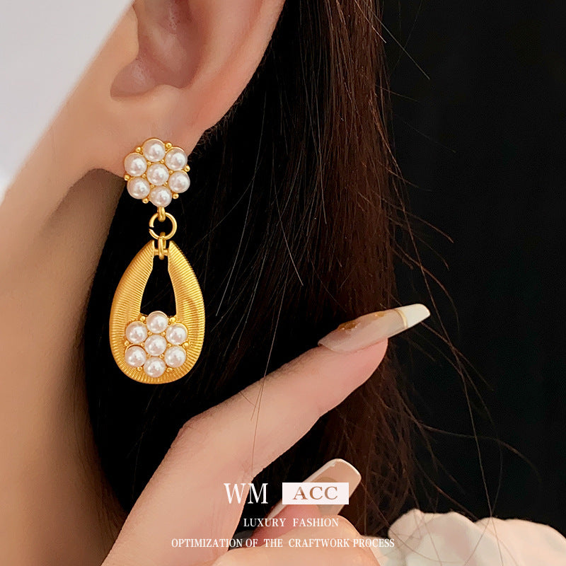 Conjunto de pendientes, collar y pulsera de aleación floral vintage, set de joyería minimalista chapado en oro para mujer