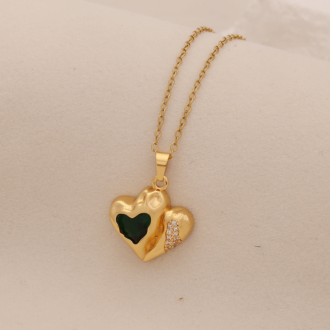 Fashionable Heart-Shaped Stainless Steel Pendant Necklace with Gold-Plated Copper Charm and O-Chain for Women