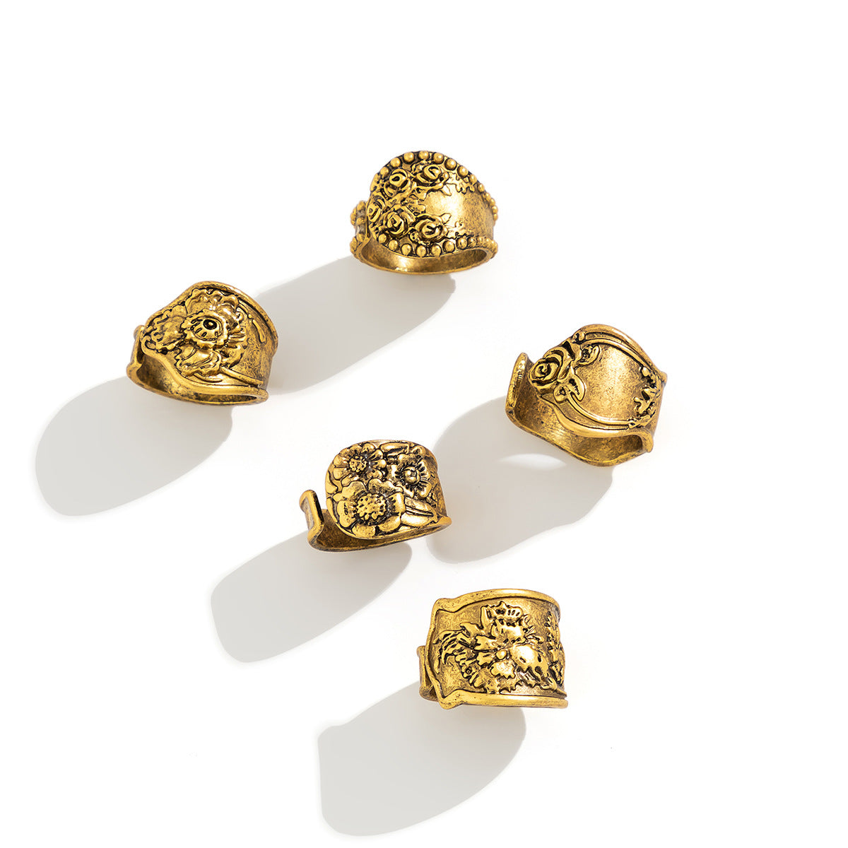 Anillo de aleación oxidada estilo punk étnico vintage con grabado floral y geométrico, diseño de banda abierta y unión asimétrica