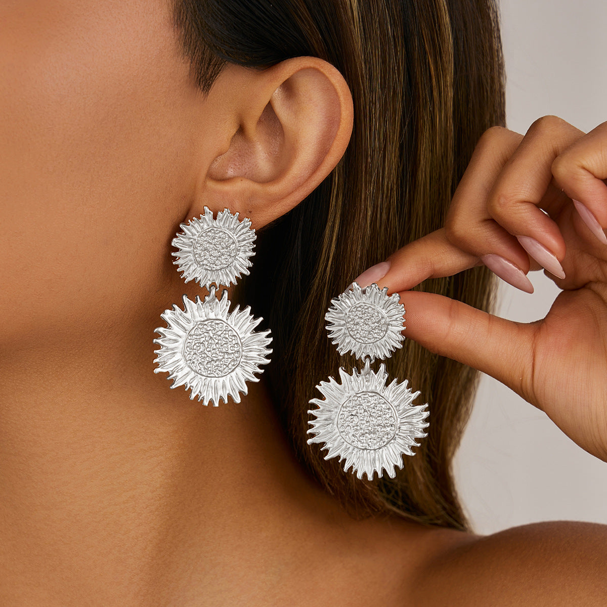 Aretes con colgante de girasol tridimensional estilo vintage para mujer, aleación con acabado galvanizado