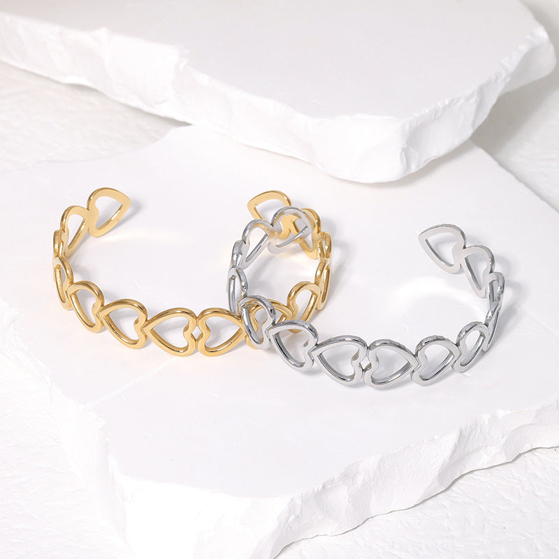 Bracciale minimalista a cuore in acciaio al titanio placcato, braccialetto regolabile in acciaio inossidabile