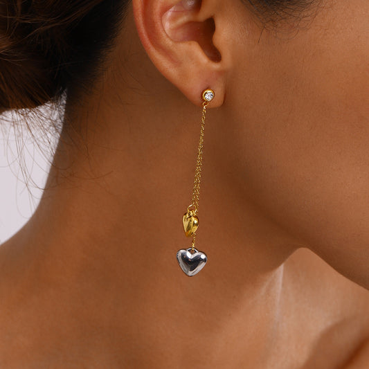 Aretes colgantes elegantes de acero inoxidable con forma de corazón y acabado chapado para mujer