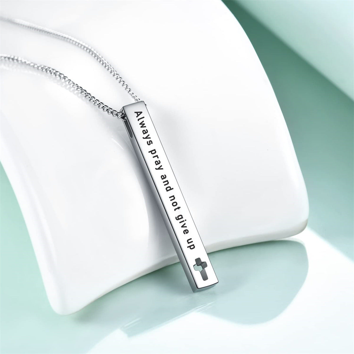 Elegante Collana Bibbia Geometrica in Acciaio Inox da Donna con Ciondolo in Acciaio al Titanio Lucido e Motivo a Margherite su Catena a O