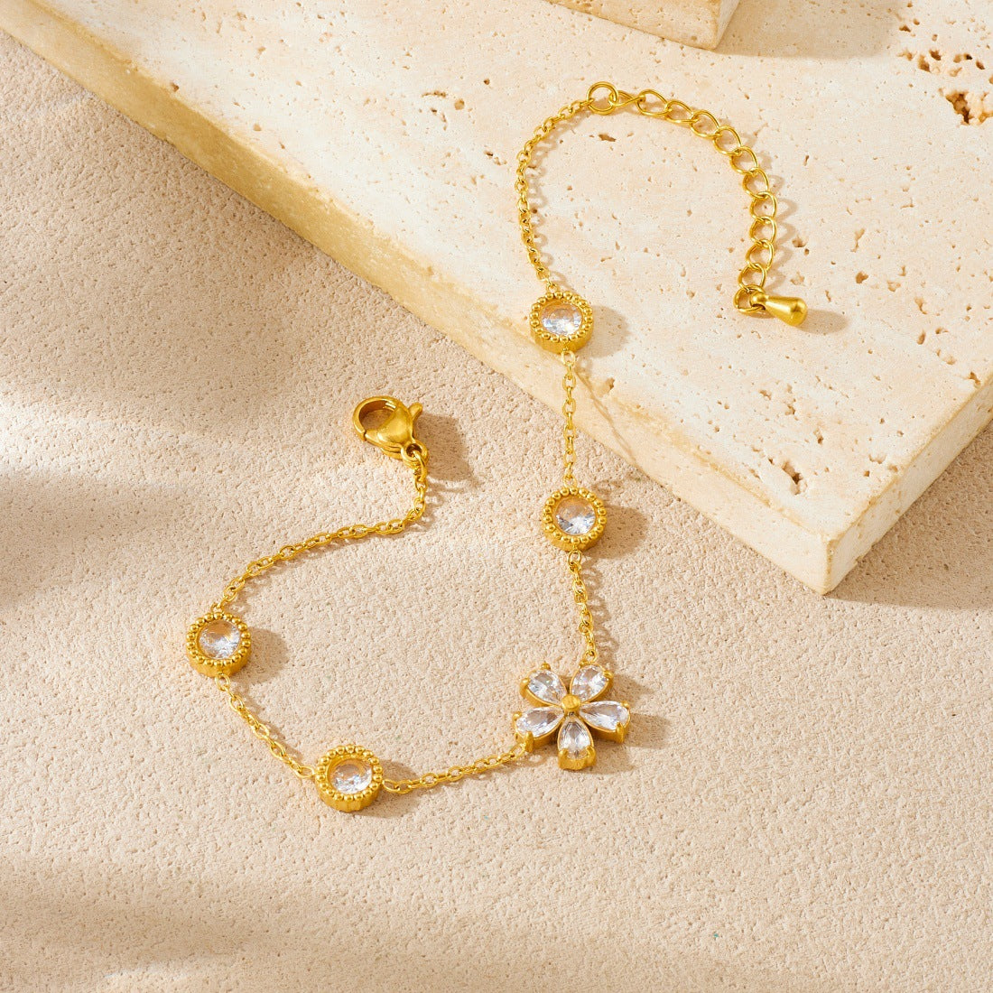 Minimalist Sweet Geometric Floral Rhinestone Inlay Gold Plated Stainless Steel Bracelet for Women