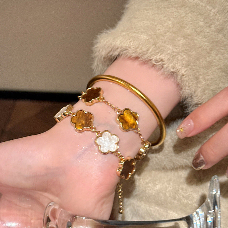 Elegant Floral Enamel Bracelet for Women in Alloy with Vintage Minimalist Style