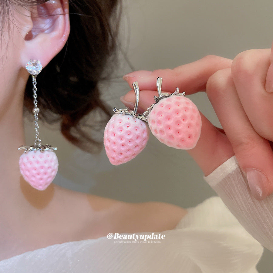 Elegante Conjunto de Pendientes de Resina con Forma de Fresa y Collar de Clavícula con Acabado Chapado para Mujer