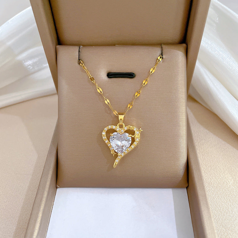 Collar con colgante de circonita con forma de corazón de acero de titanio de lujo para mujer, cadena delicada para clavícula con diseño geométrico