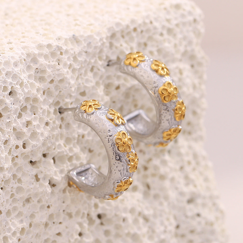 Orecchini minimalisti in acciaio inossidabile a forma di fiore placcati in oro 18 carati da donna