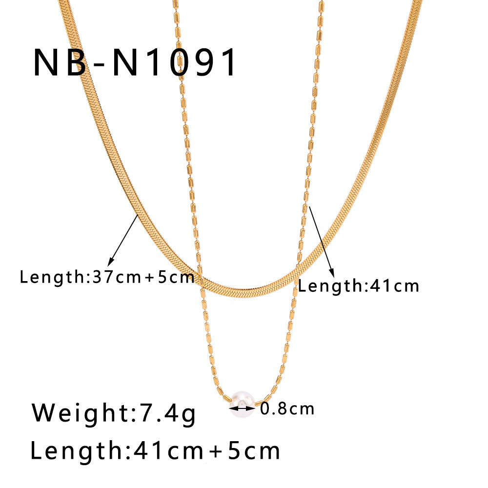 Collana minimalista a doppio strato con catena a serpente e pendente ovale con perla, in acciaio al titanio ipoallergenico con placcatura in oro 18 carati